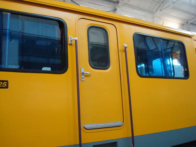 襄樊金鷹軌道車(chē)門(mén)